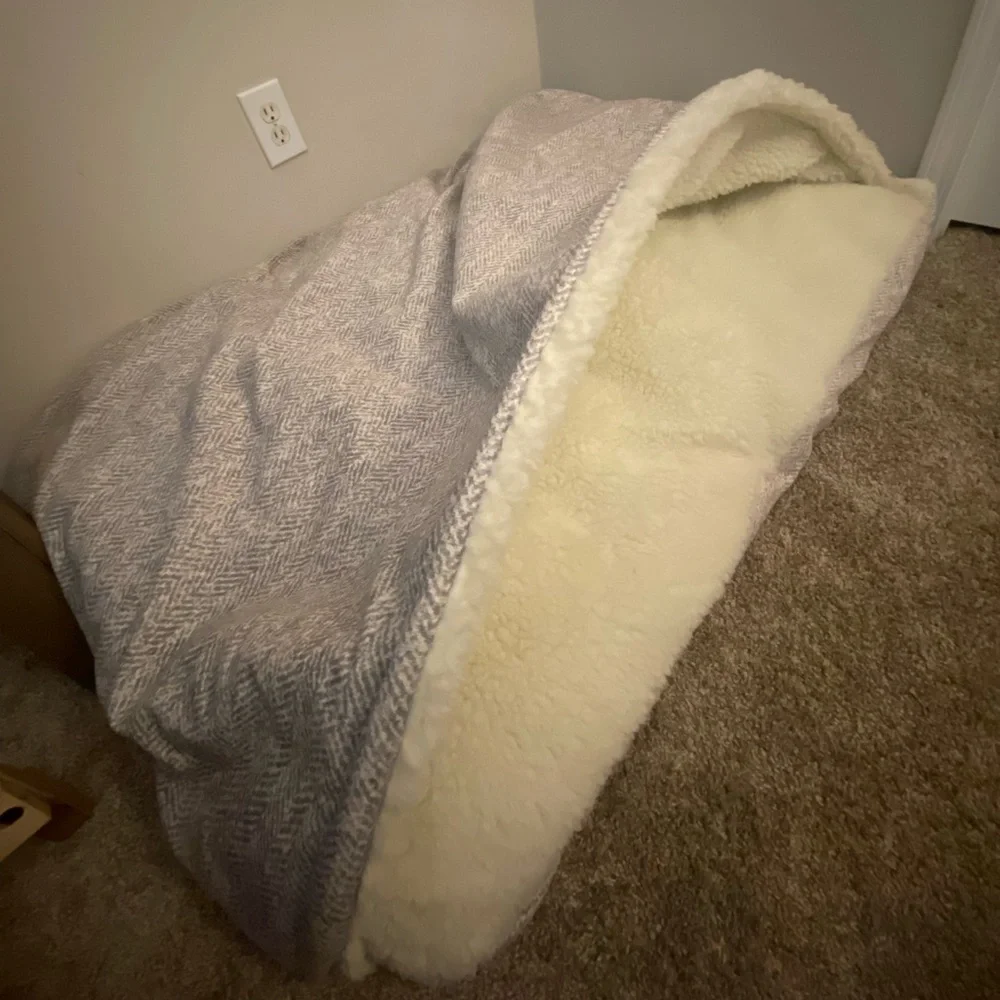 Brand new luxury cave dog bed